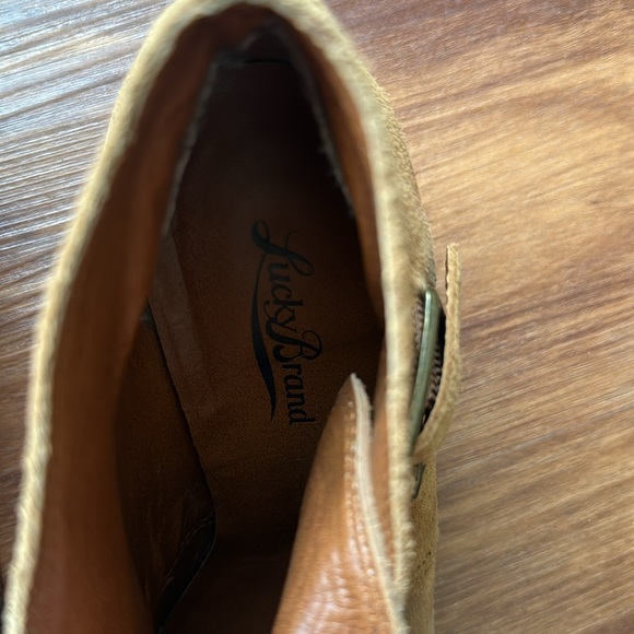 Lucky Brand Suede bootie. - Picture 4 of 5